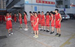 越達彩印為體育比賽獲獎人員頒發獎金