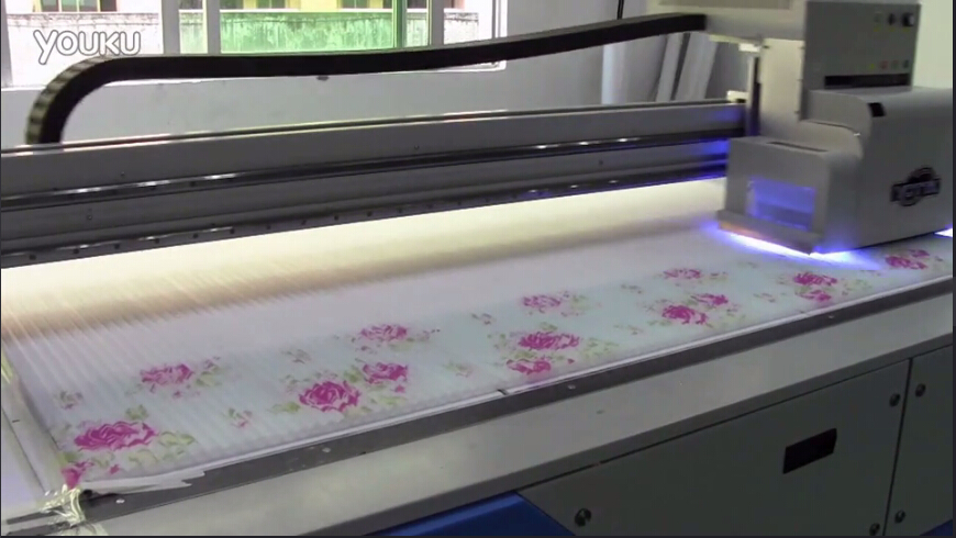 越達彩印現場制作唯美蜂窩窗簾印花