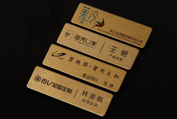 金屬uv打印機(jī)多少錢一臺(tái)？